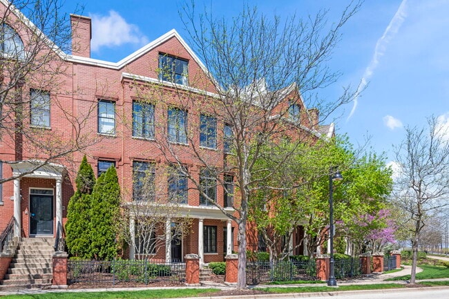 Building Photo - 1813 Admiral Ct