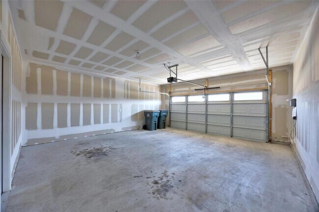 Building Photo - 321 Brody Ln