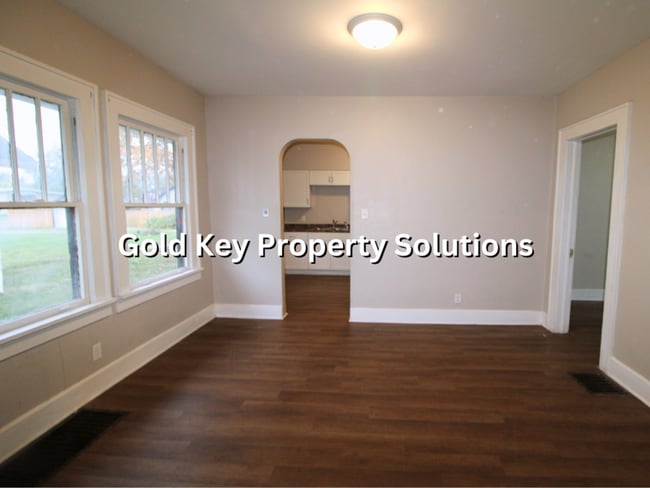 Building Photo - Spacious 2 BR 1 BA House with Covered Front Porch (SECTION 8 APPROVED)