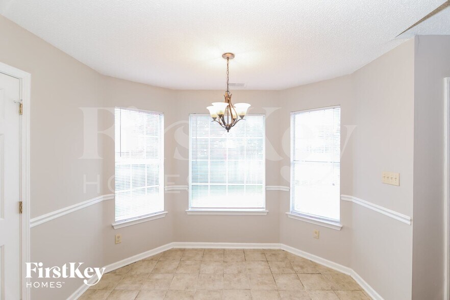Building Photo - 7056 Ireland Dr