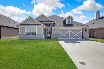 Building Photo - 812 Rodgers Ave