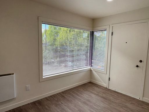 Building Photo - Darling Fully Remodeled Two Bedroom with G...