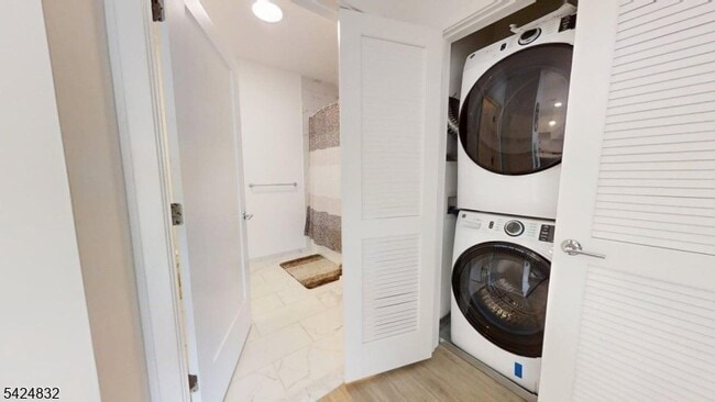 Building Photo - 1181 Morris Ave