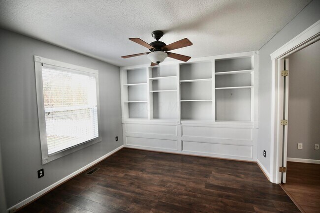 Building Photo - 4400 Greensbury Dr