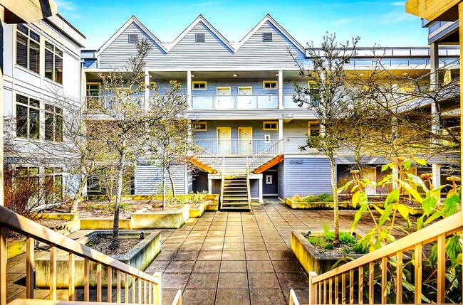 Building Photo - Tranquil One Bedroom Condo in central location - Gladstone