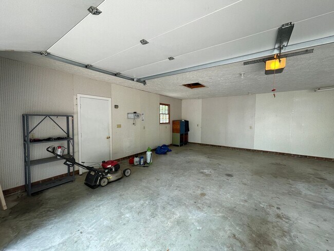 Building Photo - 106 Silver Bluff Rd
