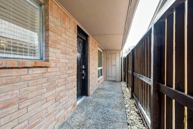 Building Photo - 1529 Wirt Rd