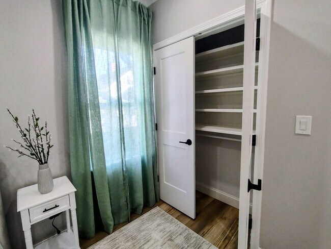 Building Photo - 93 Grove St