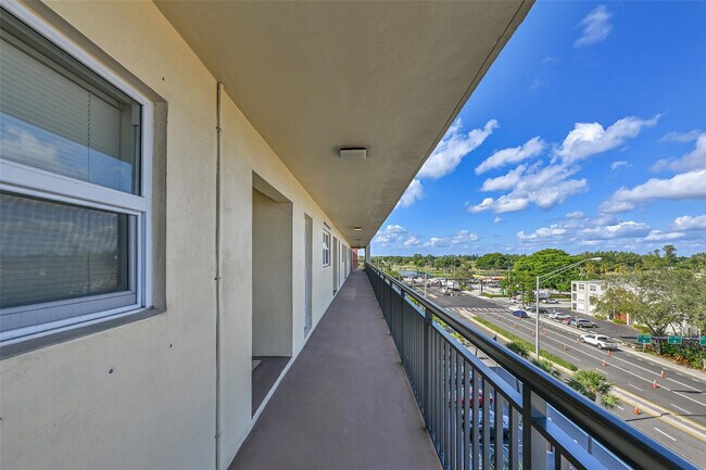 Building Photo - 2350 NE 14th Street Causeway