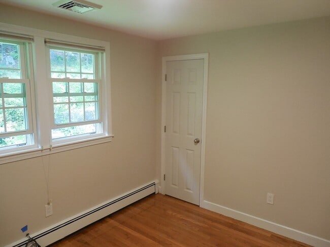 Building Photo - 166 Totten Pond Rd