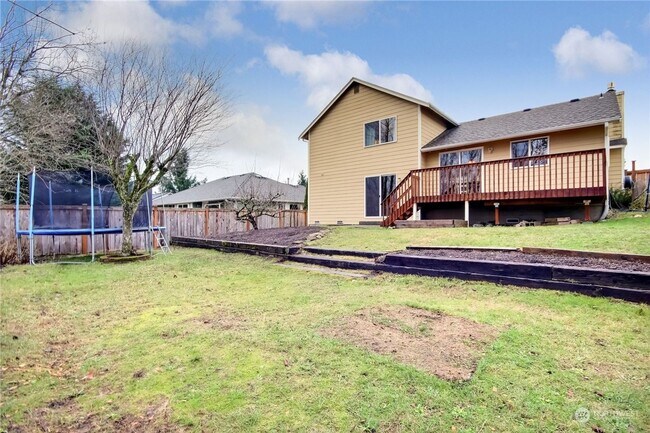 Building Photo - Well Maintained 3 Bed 2.5 Bath for Rent!