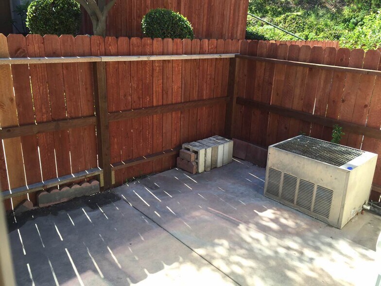 Building Photo - 1781 Bradbury Dr