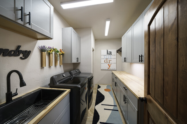 Building Photo - 35021 US-6