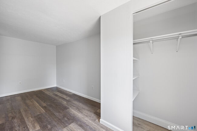 Building Photo - 9 Guiel Pl