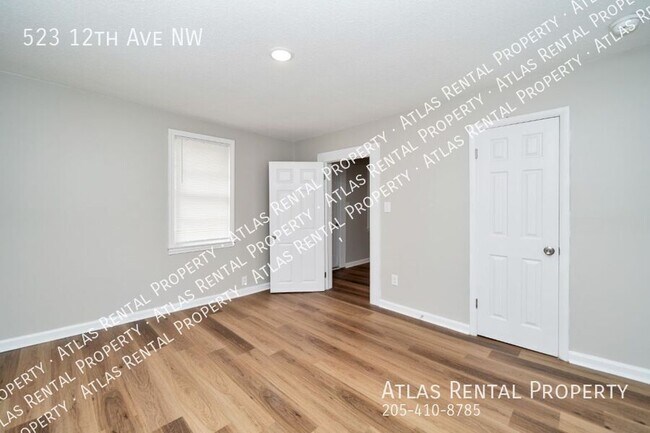 Building Photo - 523 12th Ave NW
