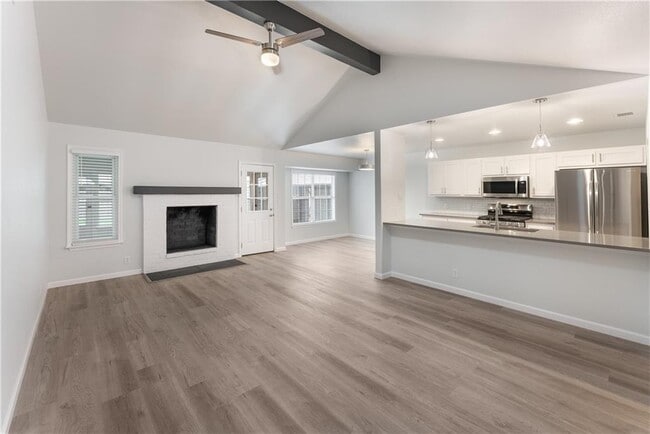 Building Photo - 707 Central Dr