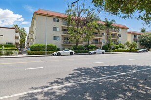 Building Photo - 5400 Lindley Ave