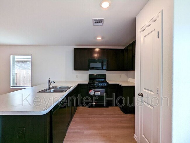 Building Photo - 8810 Wooster Trails Dr