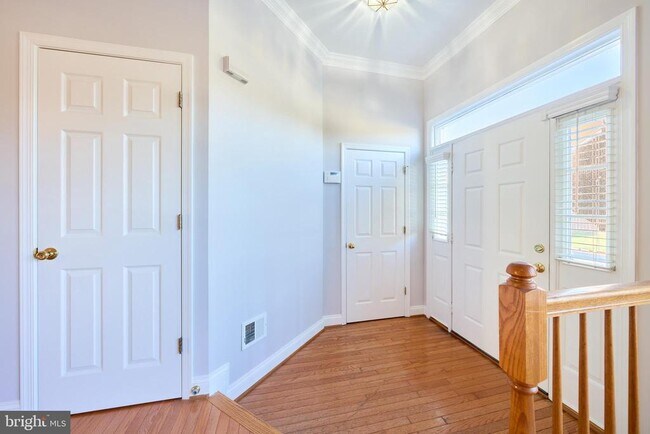 Building Photo - 685 Springhouse Square SE