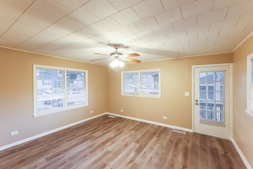 Building Photo - 4188 Powell Ave