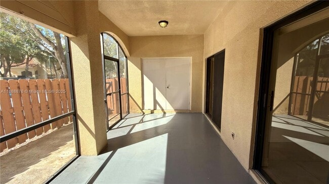Building Photo - 501 Racquet Club Rd