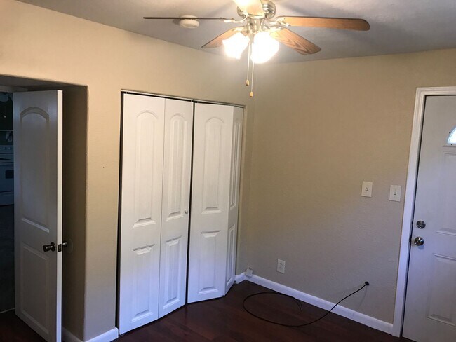 Building Photo - 1 Bedroom 1 Bath in Leesville