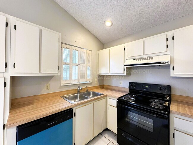 Building Photo - 153 Becky Thatcher Ct