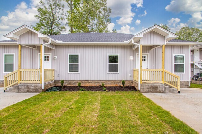 Building Photo - 5703 Valley Dr