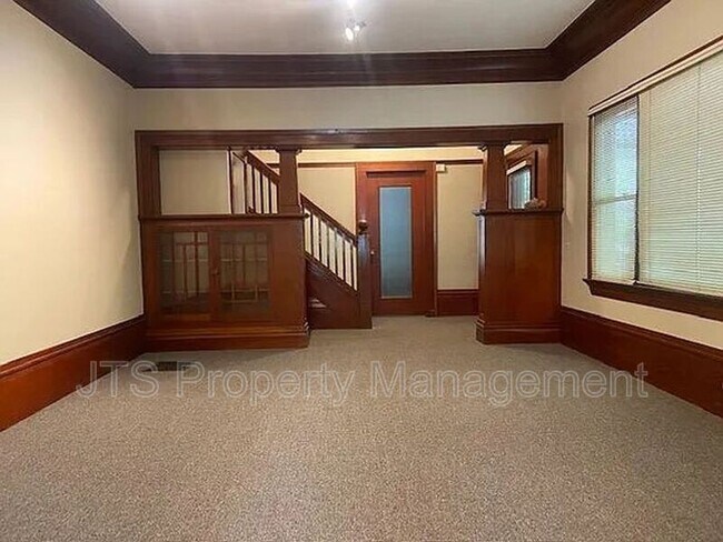 Building Photo - 1015 27th St