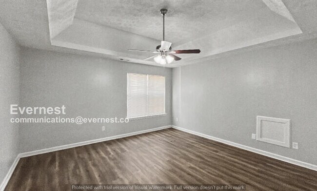 Building Photo - 3 Bed, 2 Bath Home with Fenced Yard & Garage / Pet-Friendly / Available Now!