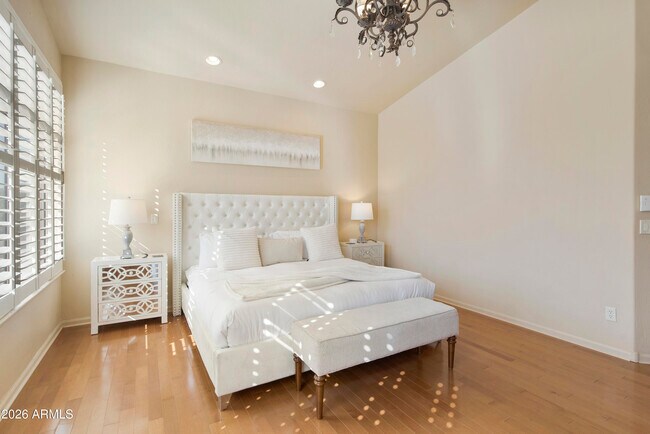 Building Photo - 6419 E Betty Elyse Ln