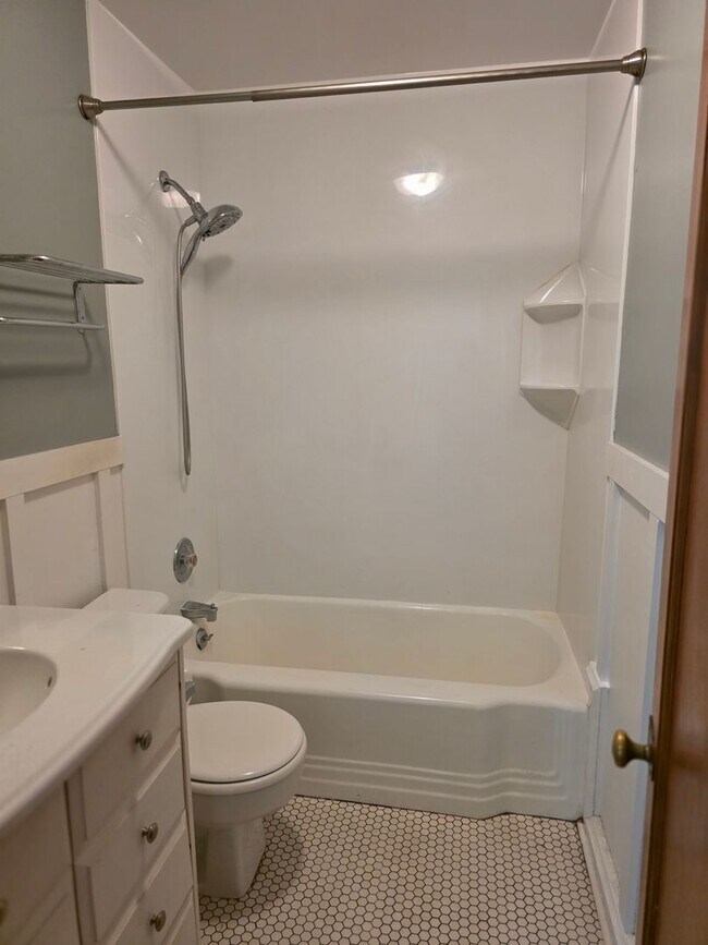 Building Photo - Great 3 bed 2 bath in the beautiful Meadow...