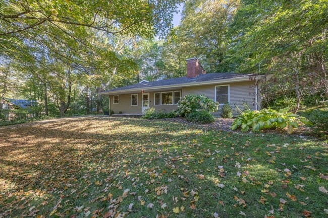 Building Photo - 3-Bedroom Ranch with Updated Kitchen