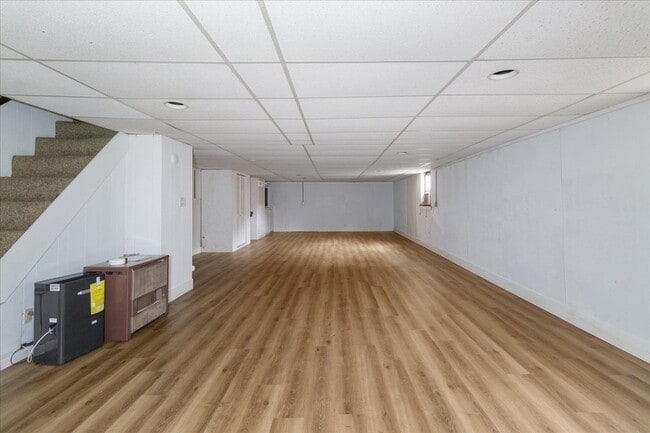 Building Photo - 204 Lake Cir Dr