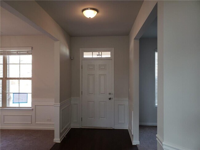 Building Photo - 5655 Mirror Lake Dr