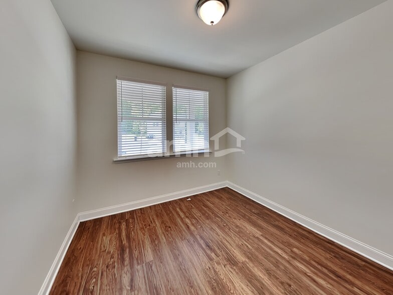 Building Photo - 316 Bourne St