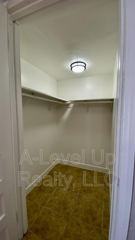 Building Photo - 3909 S 14th Ave