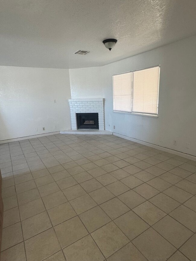 Building Photo - 6987 Mendon Ln