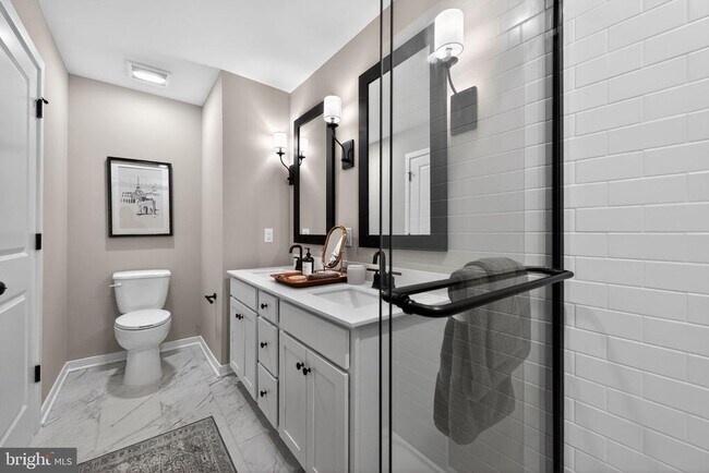 Building Photo - 44 Basswood St