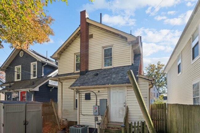 Building Photo - 710 W 31st St