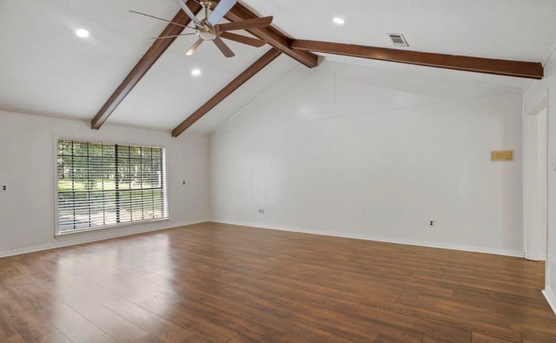 Building Photo - 332 Kiowa Dr