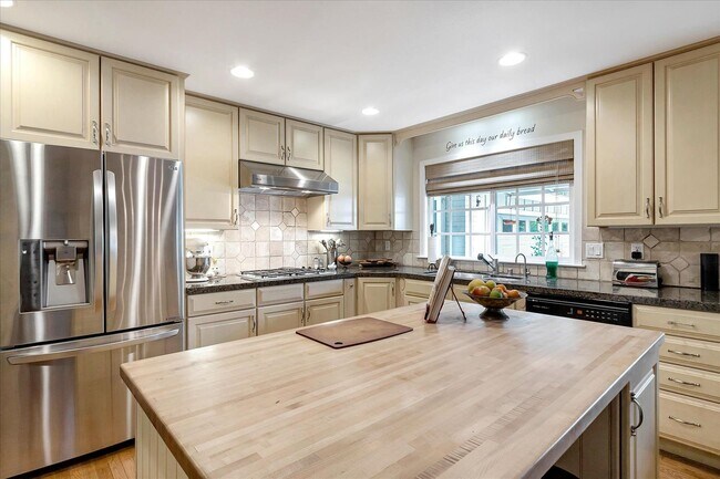 Building Photo - Executive Oasis l Huge Lot with Lush Green...