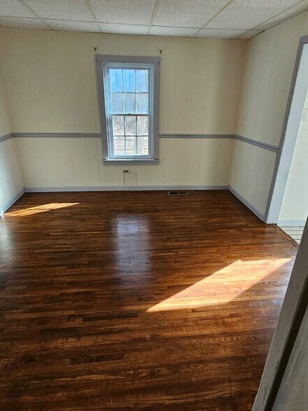 Building Photo - 560 Robinson Dr