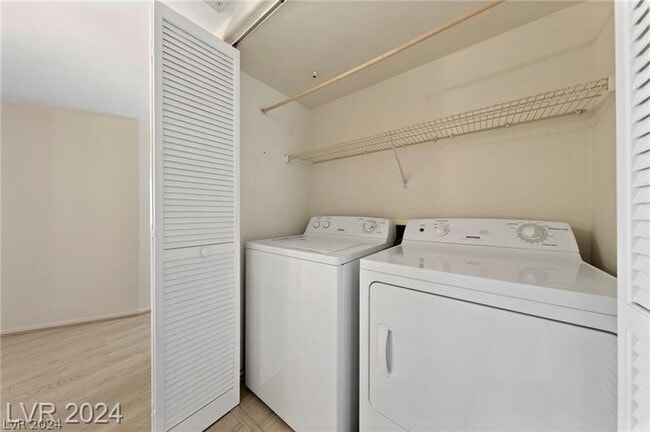 Building Photo - 3425 E Russell Rd