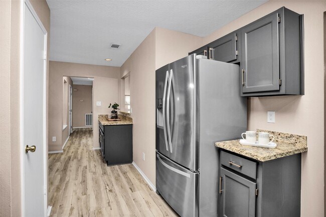 Building Photo - 6 Spurwood Ct