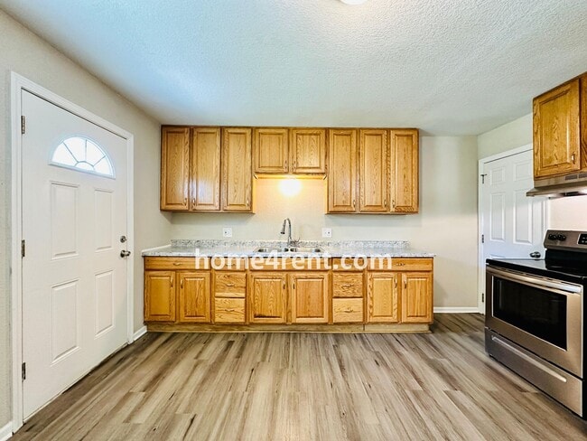 Building Photo - Adorable Duplex Home in KCK w/ Stainless S...