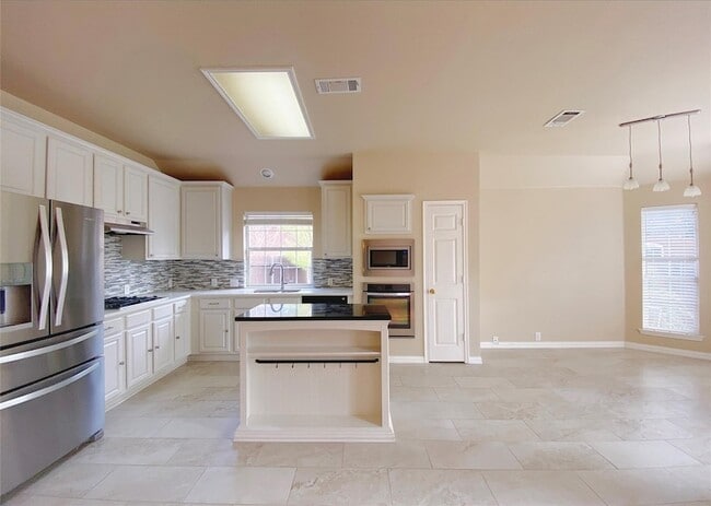 Building Photo - 3224 Heatherbrook Dr