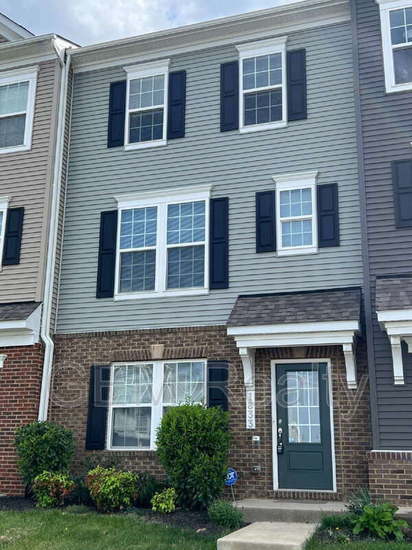Primary Photo - 1833 Sag Harbor Ln