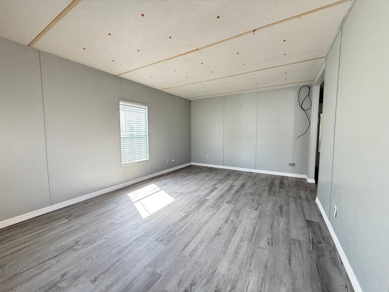 Building Photo - 256 Queen Mary Loop