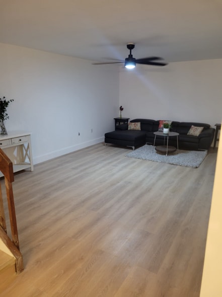 Building Photo - 570 N Tropic Ln